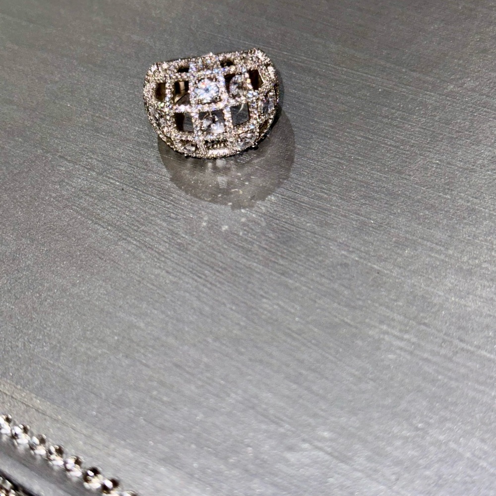 14k White gold vermeil stunning women’s ring, gift for her, sparkling Swarovski - Picture 7 of 7